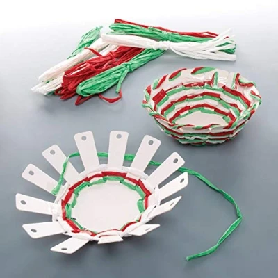 Abbildung von Baker Ross AT195 Weihnachtskorb Weben Bastelset (4 Stück) Festliches Basteln zu Weihnachten