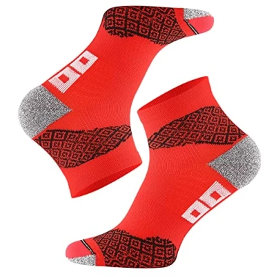Abbildung von TODO Running RAID Quarter Laufsocken Herren, Damen. Atmungsaktiv Joggen Socken Technisch, Anti Blasen. Bunte Sport Marathon Trail Laufen (43 46, Rot)
