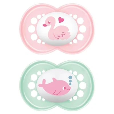 Abbildung von MAM Original Schnuller im 2er Set, zahnfreundlicher Baby aus nachhaltigen &amp; bio erneuerbaren Materialien, Sauger SkinSoft Silikon, mit Schnullerbox, 16+ Monate, Schwan/Delfin