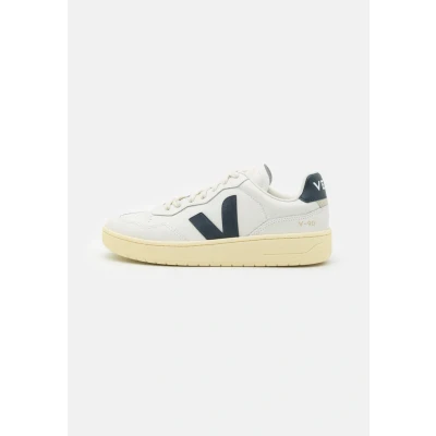 Abbildung von Veja V90 Sneaker low, Damen, Größe: 40, Extra white/nautico Leder