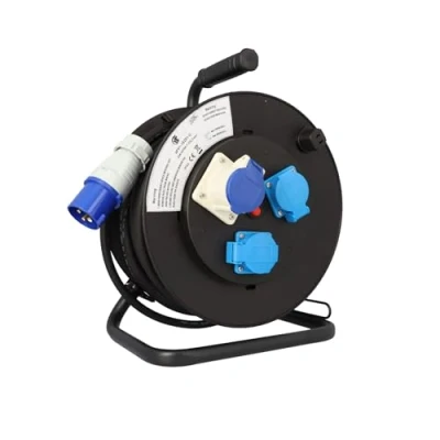 Abbildung von cartrend Explorer CEE Kabeltrommel mit Stecker, 2 Schutzkontaktsteckdosen &amp; Steckdose Klappdeckel, Verlängerungsleitung für Nutzung beim Camping und Outdoorbereich, IP44, 25m, schwarz