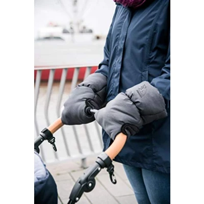 Abbildung von Heitmann Felle Kinderwagen Handwärmer &quot;Eisbärchen Copy&quot;, Handschuhe für den Kinderwagen, Handmuff mit praktischen Druckknöpfen