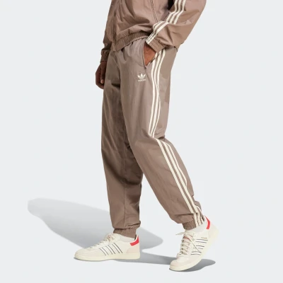 Abbildung von adidas Originals Firebird Pants Jogginghose, Herren, Größe: Small, Trace brown