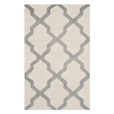 Abbildung von SAFAVIEH Geometrisch Teppich für Wohnzimmer, Esszimmer, Schlafzimmer Cambridge Collection, Kurzer Flor, Elfenbein und Silber, 122 X 183 cm