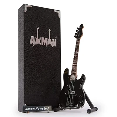 Abbildung von Jason Newsted Miniatur Gitarren Nachbildung, Musikgeschenke, handgefertigt, Ornament, Maßstab 1/4, inklusive Displaybox, Namensschild und Gitarrenständer
