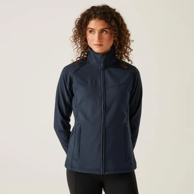 Abbildung von Regatta Uproar Soft Shell Damenjacke, Schwarz (All Black), 34