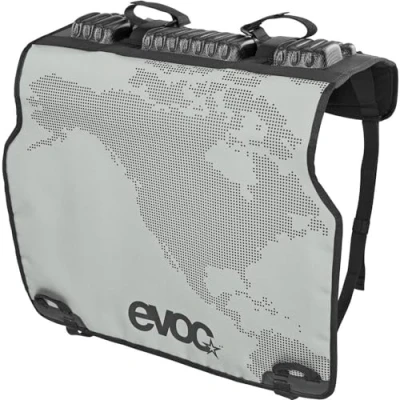 Abbildung von EVOC TAILGATE PAD DUO für Fahrradtransport im Pickup (Fahrradträger ohne Anhängerkupplung, Fixierung von 2 Bikes, Schnellzugriff zum Ladeklappenhebel, Bike &amp; Heckklappenschutz), Steingrau