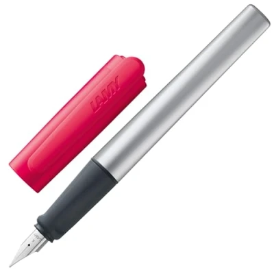 Abbildung von Lamy nexx crimson Füller Füllhalter mit rutschfestem Griff &amp; polierter Stahlfeder in Strichbreite M dreieckiges Gehäuse aus Aluminium inkl. Tintenpatrone T 10 blau Rechtshänder
