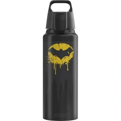 Abbildung von SIGG Alu Trinkflasche WMB Pathfinder Batman Klimaneutral Zertifiziert Für Kohlensäurehaltige Getränke Geeignet Auslaufsicher Federleicht BPA frei Black mit Aufdruck 1L