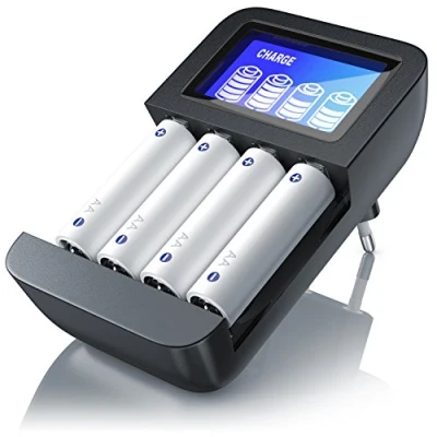 Abbildung von CSL Universal Akku Ladegerät Typ AA oder AAA NiMH Mikroprozessorgesteuertes Laden 4X Ladeschächte einfache Handhabung LCD Display schwarz
