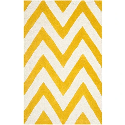 Abbildung von SAFAVIEH Modern Teppich für Wohnzimmer, Esszimmer, Schlafzimmer Cambridge Collection, Kurzer Flor, Gold und Elfenbein, 76 X 244 cm
