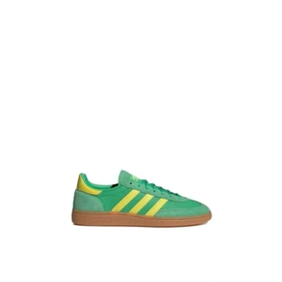 Abbildung von adidas Originals Handball Spezial Sneaker low Energy green pure sulfur gum, Herren, Größe: 46 2/3, gum Leder und textil