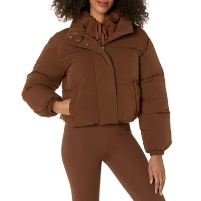 Abbildung von Amazon Essentials Damen Kurze Steppjacke Mit Durchgehendem Reißverschluss (Aus Mattem Oder Sherpa Fleece, Gesteppt), Tiefbraun, XS