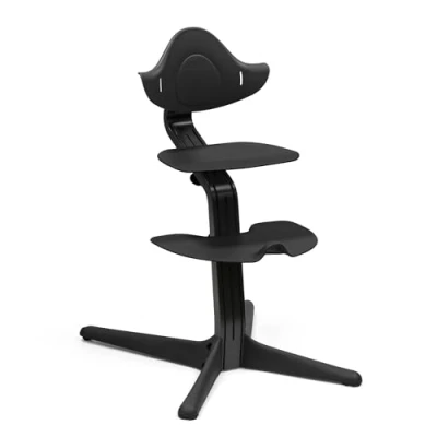 Abbildung von Stokke Nomi Stuhl, Black Inspiriert zu aktivem Sitzen Ohne Werkzeug stufenlos verstellbar Inklusive Fußstütze und kippsicheren Rädern Bis 150 kg belastbar