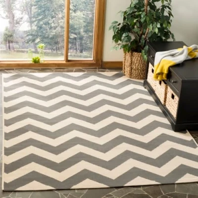 Abbildung von SAFAVIEH Geometrisch Teppich für Wohnzimmer, Esszimmer, Schlafzimmer Courtyard Collection, Kurzer Flor, Grau und Beige, 122 X 170 cm