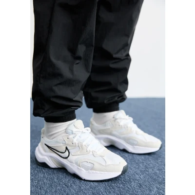 Abbildung von Nike Sportswear AL8 Sneaker low, Damen, Größe: 44, Summit white/white/black Leder und textil