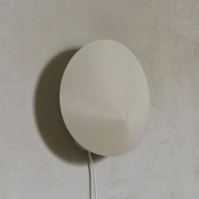Abbildung von ferm LIVING Wandleuchte Arum Sconce, beige, 29 cm, Stecker