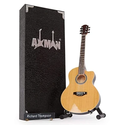 Abbildung von Axman Richard Thompson Miniatur Gitarren Nachbildung Musikgeschenke Handgefertigtes Ornamentmaßstab 1/4 inklusive Displaybox, Namensschild und Gitarrenständer