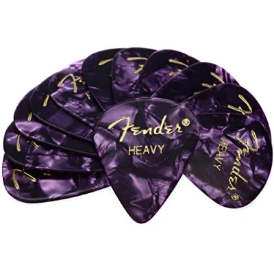 Abbildung von Fender 351 Shape Premium Plektren (12 Stück) für E Gitarre, Akustikgitarre, Mandoline und Bass Heavy Lila (Moto)