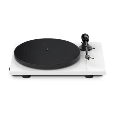 Abbildung von Pro Ject E1, Plug &amp; Play Einsteiger Plattenspieler mit elektronischer Geschwindigkeitsumschaltung, Auflagekraft und Anti Skating voreingestellt (AT3600L, Weiß)