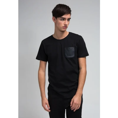 Abbildung von Urban Classics Leather Imitation Pocket Tshirt basic, Herren, Größe: Small, Black/black