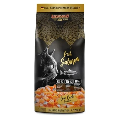 Abbildung von LEONARDO Fresh Salmon Doppelpack 2 x 250 g Getreidefreies Trockenfutter für Katzen Mit frischem Lachs und Geflügel Enthält Gemüse, Beeren, Kräuter Oliven Extrakt