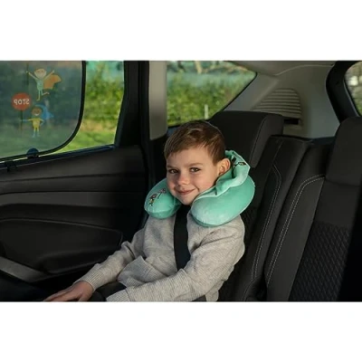 Abbildung von cartrend Nackenkissen HERO,​​ mit angenehmer Memory Foam Füllung, buntes Design für Kinder, abnehmbarer Bezug, Kapuze, 1 Stück, mint
