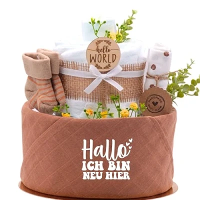 Abbildung von Trend Mama® Windeltorte Boho Style Spruch wählbar 27 Windeln (Gr.2), Musselintuch, Socken &amp; Waschhandschuh Geschenk Geburt (Design Hallo ich bin neu hier)