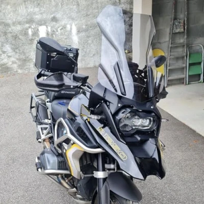 Abbildung von Motorrad Hohe Windschutzscheibe Windabweiser Kompatibel mit R1200GS R1200 GS ADV 2013 2018 R1250GS R 1250 Adventure 2023 (Geräuchert)