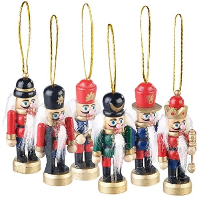Abbildung von infactory Weihnachtsschmuck: 6er Set Holz Weihnachtsbaum Schmuck Nussknacker, handgefertigt, 8 cm (Tannenbaum Schmuck, Weihnachtsdeko Weihnachtskugeln)