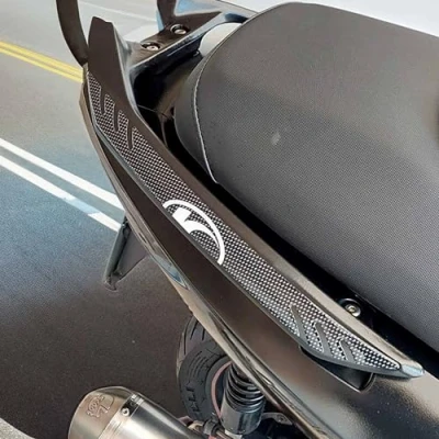 Abbildung von labelbike 2 Griffschutzaufkleber für Scooter kymco XCITING 300 400 500