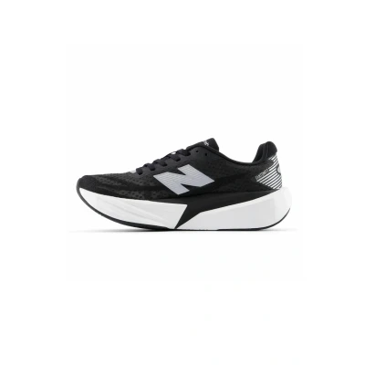 Abbildung von New Balance FuelCell Rebel V5 Damen Laufschuh, Schwarz/Weiß/Silber Metallic, 43 EU
