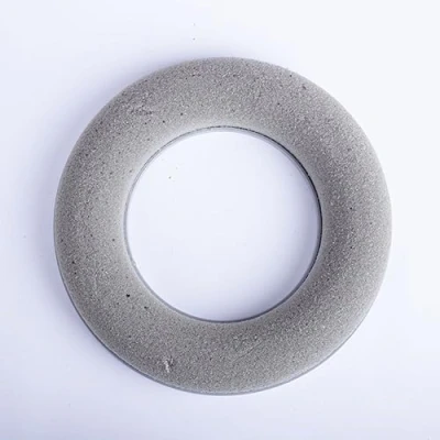 Abbildung von artplants.de Steckschaum Ring AMEB für Kunstblumen, mit Kunststoffunterlage, grau, Ø 17 cm Kranz