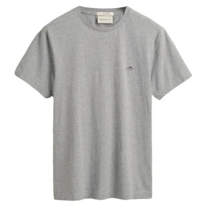 Abbildung von Gant T SHIRT SLIM SHIELD SS mit Logostickerei auf der Brust
