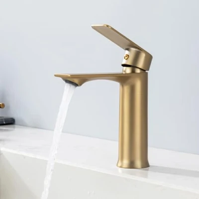 Abbildung von HOMELODY Wasserhahn Bad Gebürstetes Gold Einhebel Mischbatterie Für Warm &amp; Kaltwasser Waschtischarmatur mit Abnehmbar Bubbler Waschbeckenarmatur moderne luxuriöse Bäder
