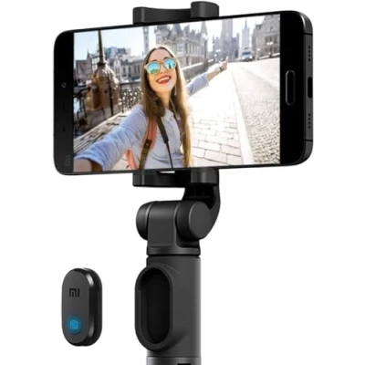 Abbildung von Xiaomi Mi 2in1Tripod Selfie Stick, schwarz, 360 drehbar, Smartphone Halterung, 155g, abnehmbare Bluetooth Fernbedienung, 60mAh Akku, 42cm Länge, BT Auslöser, Tisch &amp;Bodenstativ