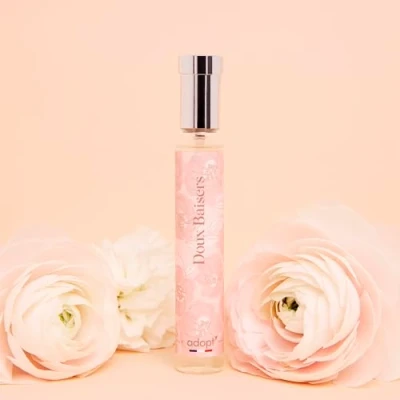 Abbildung von adopt DOUX BAISERS 30ml Eau de Parfum für Damen Geheimnisvoller, verführerischer Duft mit weißen Blüten und Moschus, Langanhaltender Damenduft, sinnliche Momente, adopt:Damenduftt