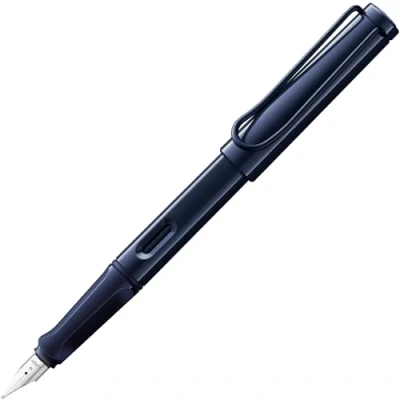 Abbildung von Lamy safari dark dusk Füller Füllhalter mit ergonomischem Griff &amp; polierter Stahlfeder in Strichbreite M robuster ASA Kunststoff inkl. Tintenpatrone T 10 blau Rechtshänder
