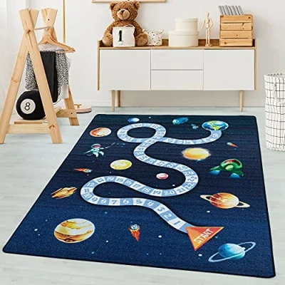 Abbildung von Carpetsale24 Kinderteppich Lernmatte Zahlen mit Weltraum Design Marineblau 160 x 230 cm Kurzflor Teppich Kinderzimmer für Jungen &amp; Mädchen Pflegeleicht Waschbar Spielteppich Babyzimmer Babyteppich