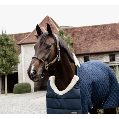 Abbildung von Kentucky Bib Winter Navy Warmblut