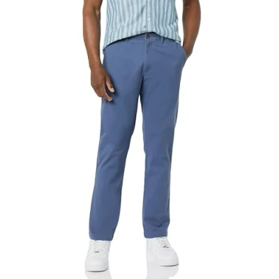Abbildung von Amazon Essentials Herren Lässige Stretch Chinohose mit sportlicher Passform (in Übergrößen erhältlich), Metallic Blau, 31W / 34L