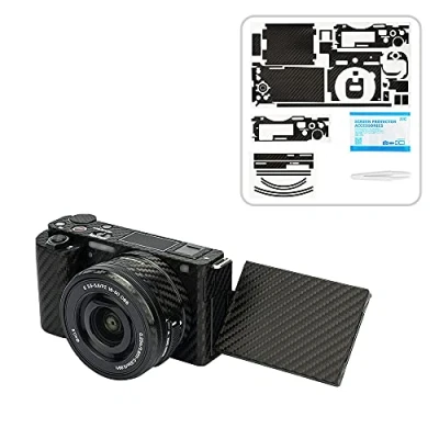 Abbildung von KIWIFOTOS Kratzfester Schutzaufkleber für Sony ZV E10 mit 1650 mm Kameraobjektiv Set, rutschfest, Kohlefaser Muster, Abdeckfolie
