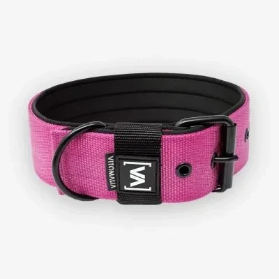Abbildung von VITOMALIA® 5cm Breites Hundehalsband mit abstehender Neopren Innenfütterung für Hunde, Schwarze Edelstahl Dornschnalle, große Hunde (5cm/XXL = 55cm 70cm, Pink)