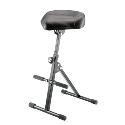 Abbildung von K&amp;M 14045 Stehhilfe Schwarz Stahl, Kunstleder zusammenlegbarer Stehsitz für Musiker großer Sitz und Fußablage