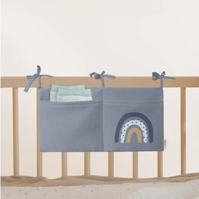 Abbildung von Babybett Aufbewahrungstasche aus 100% Baumwolle Musselin, für das Beistellbett, Babybett, Kinderbett. Ideal zum Verstauen von Windeln, Schnullern (Lovely Rainbow Sky)