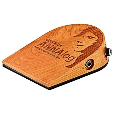 Abbildung von Ortega Guitars Analoge Stomp Box Bass Effektpedal für Gitarristen, Singer, Songwriter Analoges Percussion Sample Kirschholz, Natur (ANNAlog)