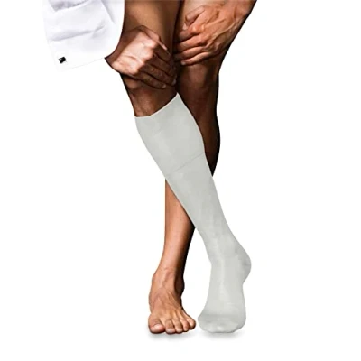 Abbildung von FALKE Herren Kniestrümpfe No. 4 M KH Seide lang einfarbig 1 Paar, Weiß (Off White 2040), 41 42