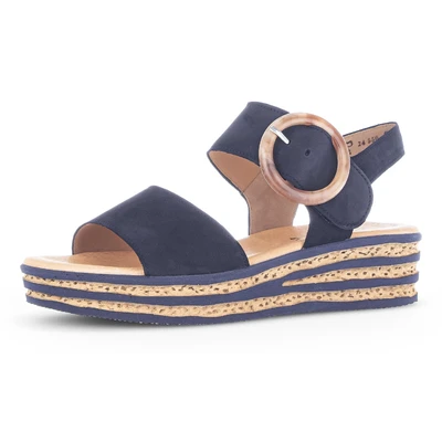 Abbildung von Gabor Keilsandalette, Sommerschuh, Sandale, Keilabsatz, mit großer Zierschnalle