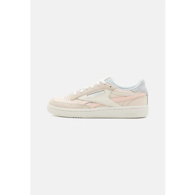 Abbildung von Reebok Classic CLUB C Revenge Sneaker low, Damen, Größe: 35.5, Tapioca/washedclay/moon Leder und lederimitat