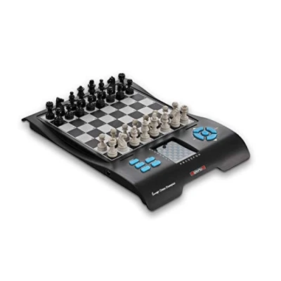 Abbildung von Millennium Spiel, Schachcomputer M800 Europe Chess Champion + 7 weitere Spiele, für Einsteiger und Kinder, mit Figurenfach Reisen unterwegs